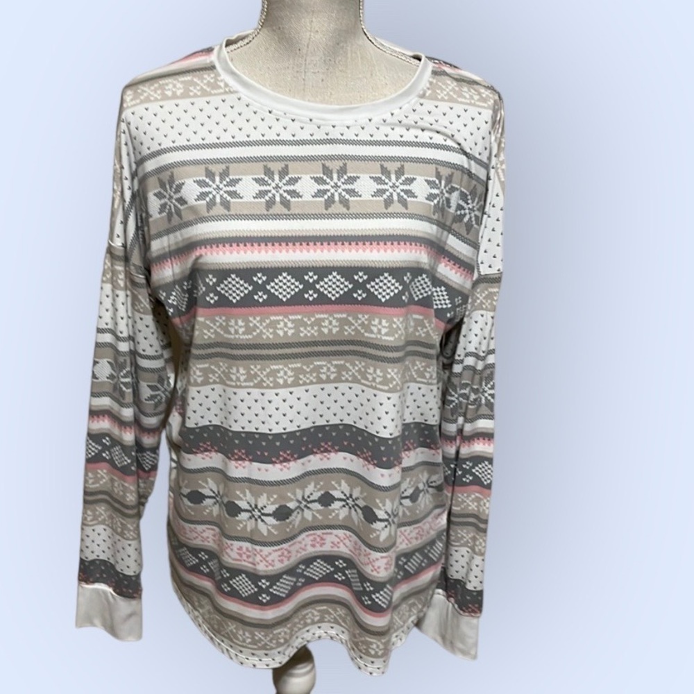 Vera Wang snow flake tee, size Large